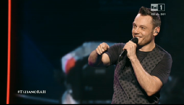 Tiziano Ferro su Rai Uno, Lo Stadio: il live (del concerto) e il racconto a cuore aperto dell’artista