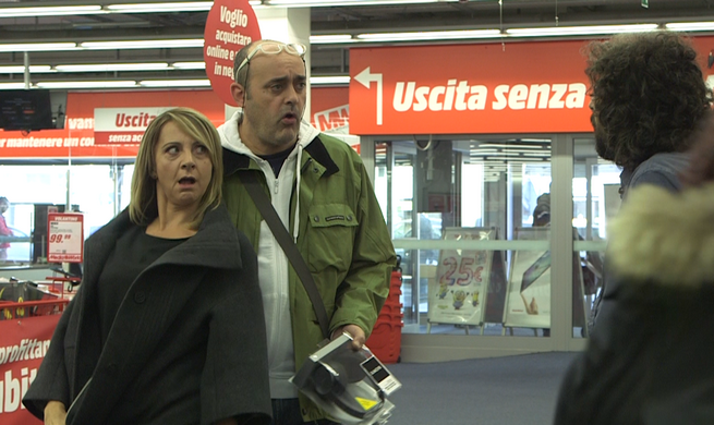 The Store of My Life, Debora Villa a Blogo: “Sitcom deve essere trasgressiva, in Italia buonismo stucchevole. Così fan tutte con la Marcuzzi danneggiata dalla scena del wurstel”