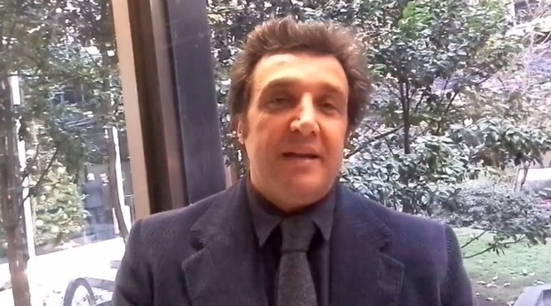 Flavio Insinna a Blogo: “Boss in Incognito occasione bellissima. Ho rifiutato Sanremo. Striscia? Parlano gli ascolti…”. La replica di Striscia la Notizia