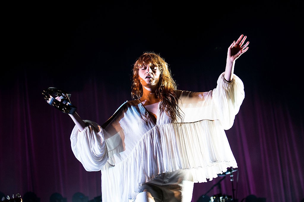 Florence + the Machine, cover di All You Need Is Love dei Beatles a Parigi (Video)