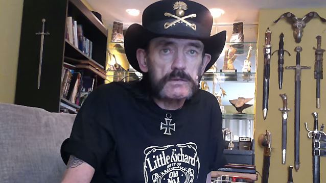 Lemmy: “Smettete di chiedermi se sto per morire”