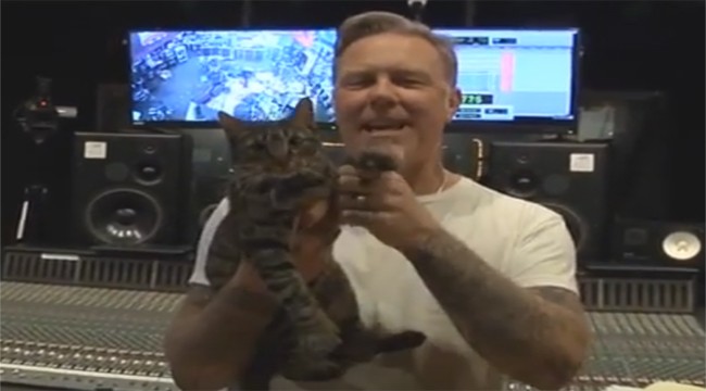 Metallica: Buone Feste da James e il suo gattino (e una canzone nuova)