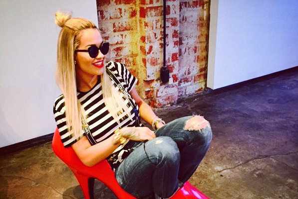 Rita Ora contro la Roc Nation: la cantante vuole rescindere il contratto con la casa discografica