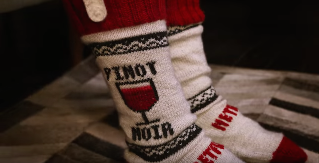 Netflix Socks, i calzini che mettono in pausa le serie tv se ci si addormenta (video)