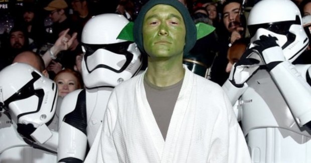 Star Wars 7: celebrità in costume e cosplay per l’uscita del sequel “Il risveglio della Forza”