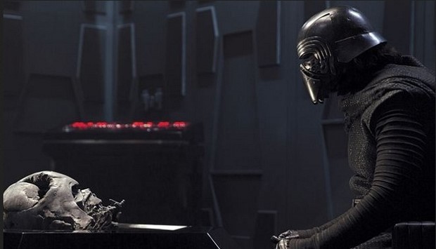 Star Wars 7: Kylo Ren come ha ottenuto il casco di Darth Vader?