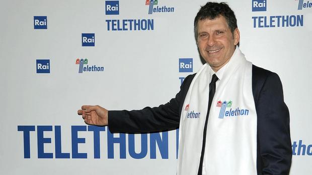 Telethon Show, l’evento filantropico tra storie toccanti, marchette e contratti da onorare