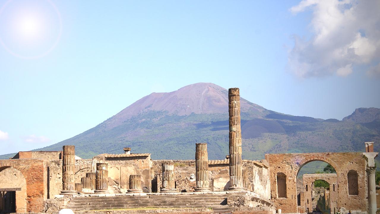 Voyager, diretta 11 dicembre 2015: Napoli, il Vesuvio e i misteri della città