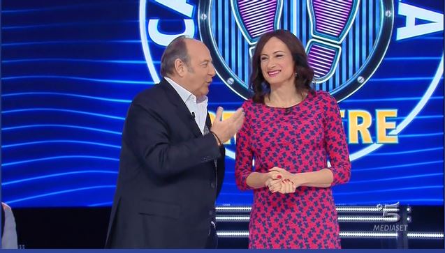 Caduta libera Premiere, Gerry dà del lui a Luxuria: “Come dici augelli tu…”. I vip non vincono nulla. Parietti snobbata