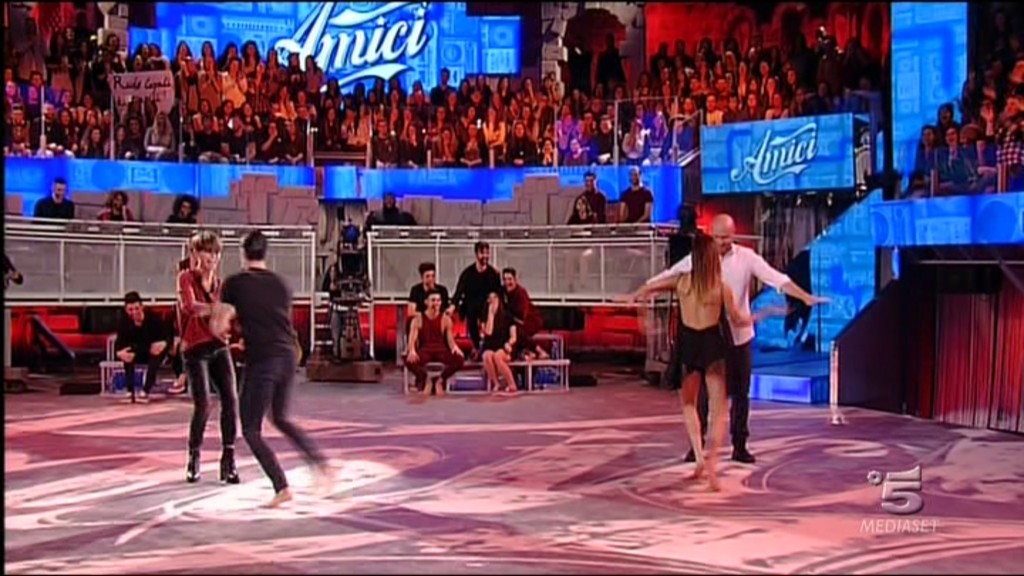 Amici 15 puntata sabato 23 gennaio 2016: Elodie e Andreas vincono la sfida, Patrizio entra
