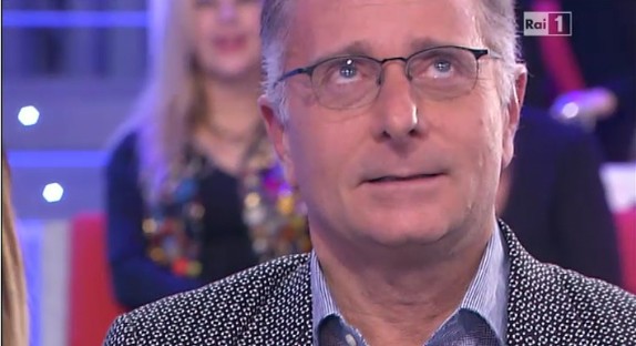 Paolo Bonolis a Domenica In: intervista in tinello, con groupie da Minimondo