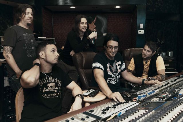 Alter Bridge al lavoro sul nuovo album (mettendo in vendita oggetti rari)