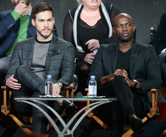 Containment, Julie Plec: “Non è una serie tv controversa, racconta come gli americani saltino velocemente alla conclusioni”