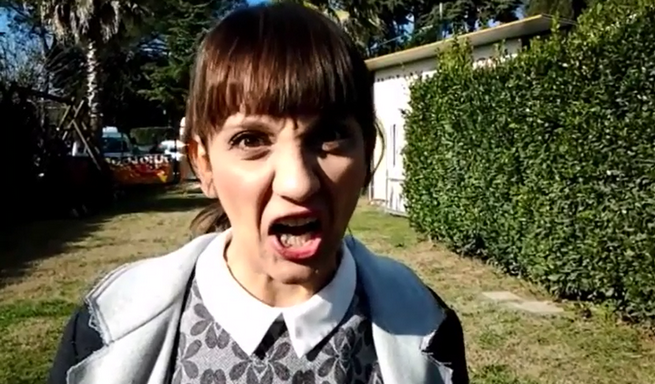Lucia Ocone a Blogo: “La scena del bacio con Panariello, la scimietta stron*a e l’incontro con Skin dopo la parodia” (VIDEO)