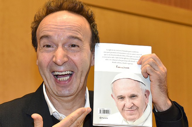 Roberto Benigni presenta il libro di Papa Francesco su Tv2000: da Wojtylaccio al Vaticano