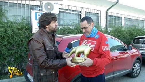 Sarri – Mancini, tapiro d’oro di Striscia al tecnico del Napoli