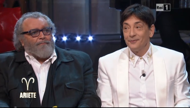Speciale Lotteria Italia, Paolo Fox riporta l’Oroscopo in prima serata Rai. Ma Abatantuono sfotte pure lui!