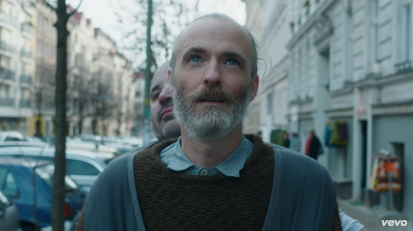 Travis, 3 Miles High: testo, traduzione e video