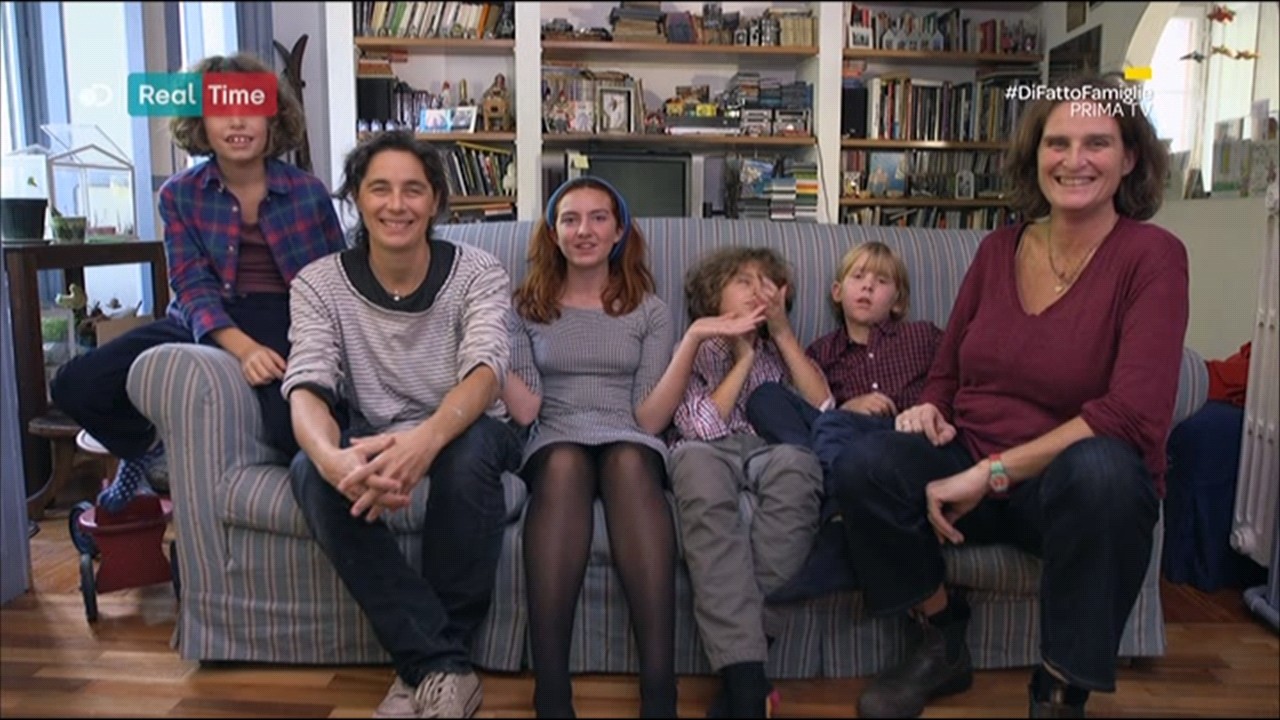 Tutti Pazzi per la Famiglia: crossover tra PresaDiretta e Di Fatto Famiglie, Le Iene e Gazebo