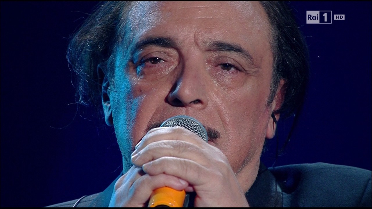 Nino Frassica a Sanremo 2016, A Mare si Gioca (Testo e Video)
