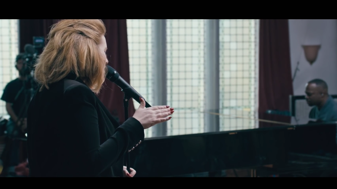 Adele ‘contro’ Donald Trump: non ha avuto il permesso di usare le sue canzoni in campagna elettorale