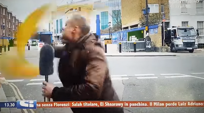 Sportitalia, inviato disturbato da banana gigante perde la testa (VIDEO). Fake!