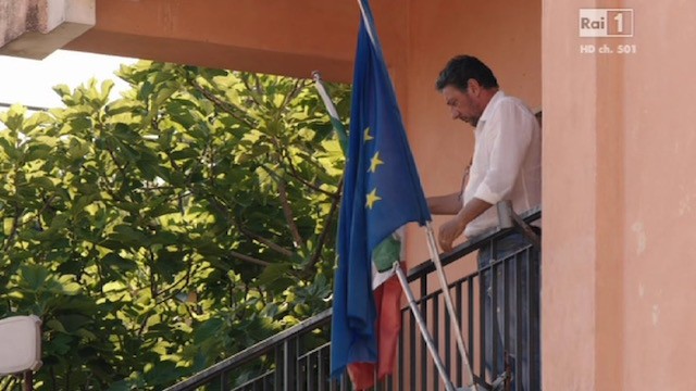 Il sindaco pescatore, con il potere delle parole il film-tv sfida le fiction degli eroi