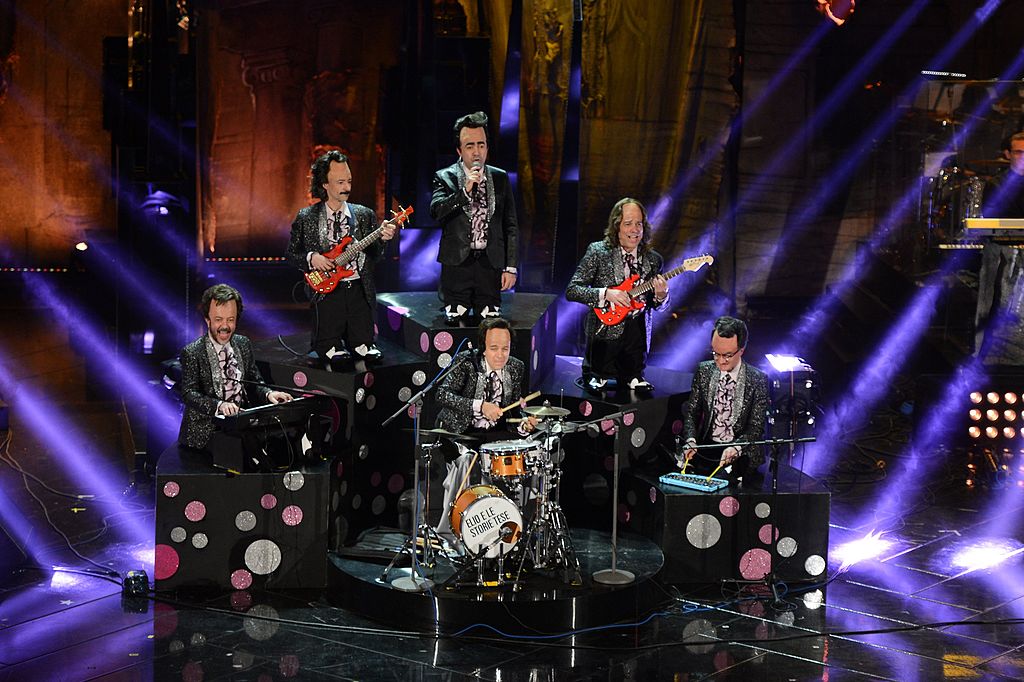 Sanremo 2016, Elio e Le Storie Tese – Vincere L’Odio (Testo e video esibizione 13 febbraio)