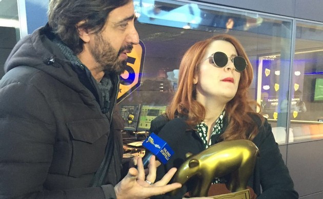 Tapiro d’oro a Noemi: La Borsa di una donna ricorda una canzone di Faletti? (foto)