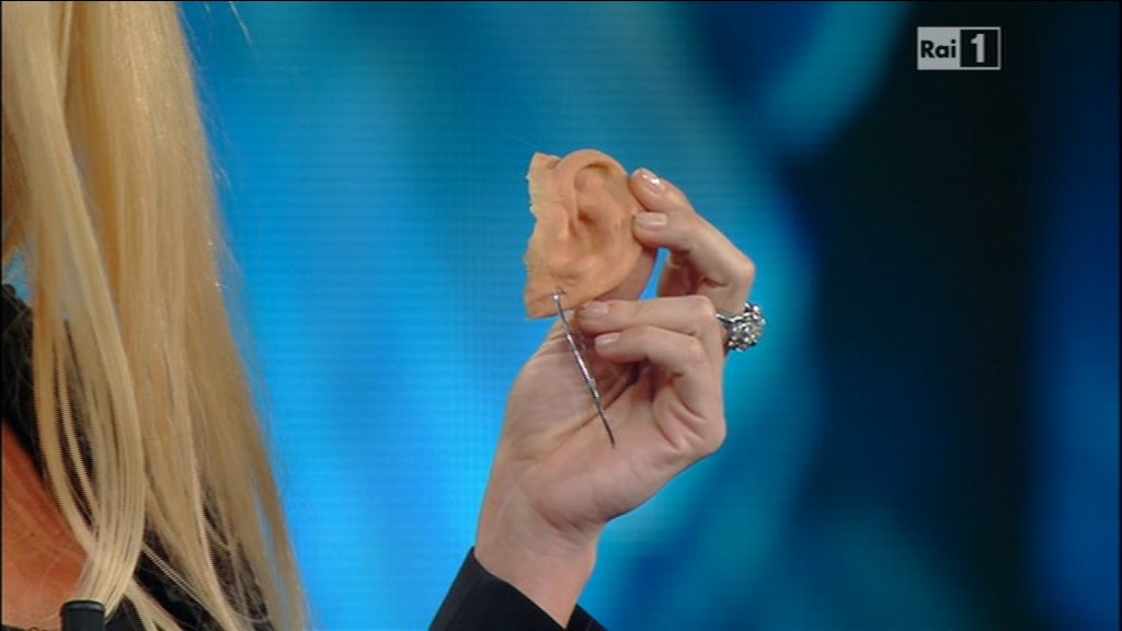 Sanremo 2016, Donatella Versace alias Virginia Raffaele (foto)