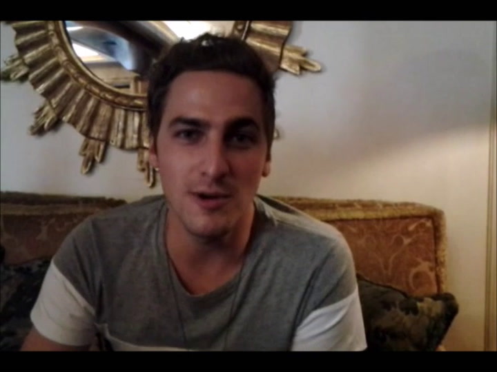 Kendall Schmidt saluta Blogo