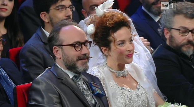 Sanremo 2016, seconda serata: Marta e Gianluca nei panni dei coniugi Salamoia