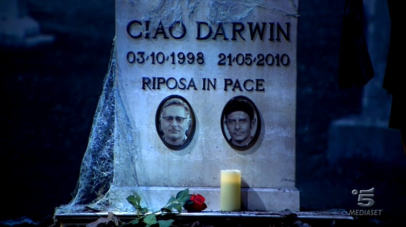 Ciao Darwin 7: il promo della tomba di Bonolis e Laurenti (foto)