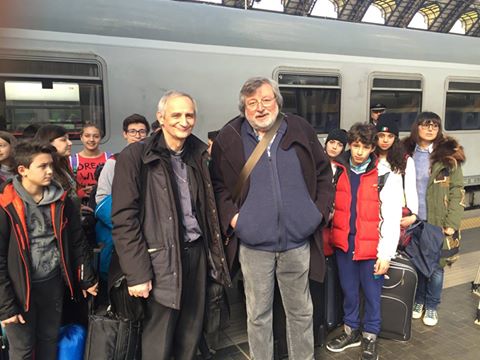 Francesco Guccini ad Auschwitz con gli studenti per i 50 anni della sua canzone
