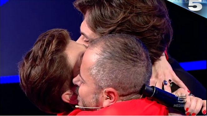C’è posta per te, Alessandra Amoroso è la sorpresa di Francesco per il fidanzato Matteo [video]