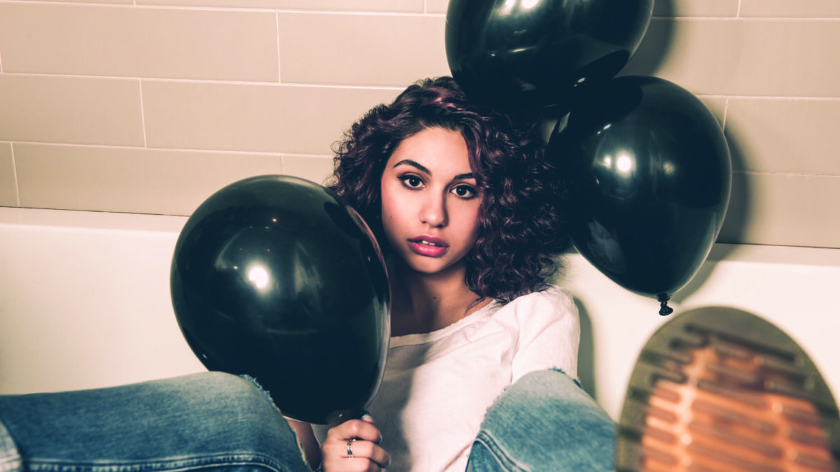 Alessia Cara, Know-it-all: “Non bisogna mai chiedere scusa per quello che si è”