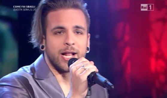 Alessio Bernabei canta Noi Siamo Infinito a Domenica in