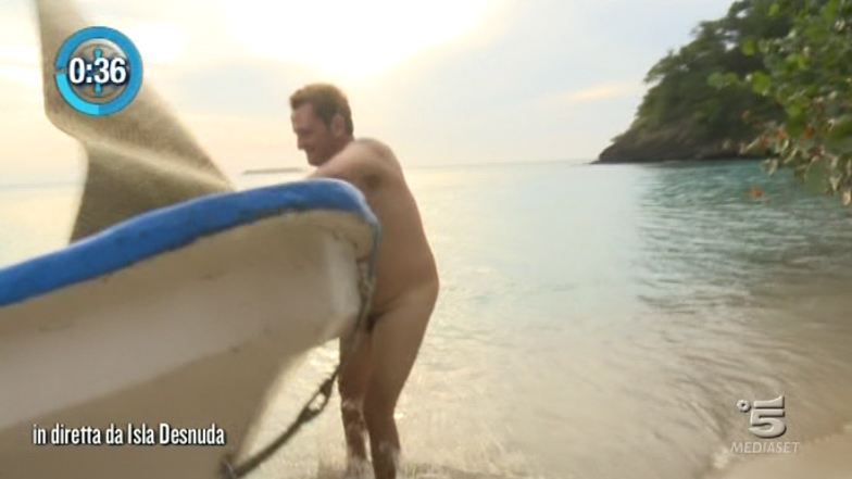 L’Isola dei Famosi Mediaset fa del nud0 il proprio atto (di successo) osceno contro il servizio pubblico