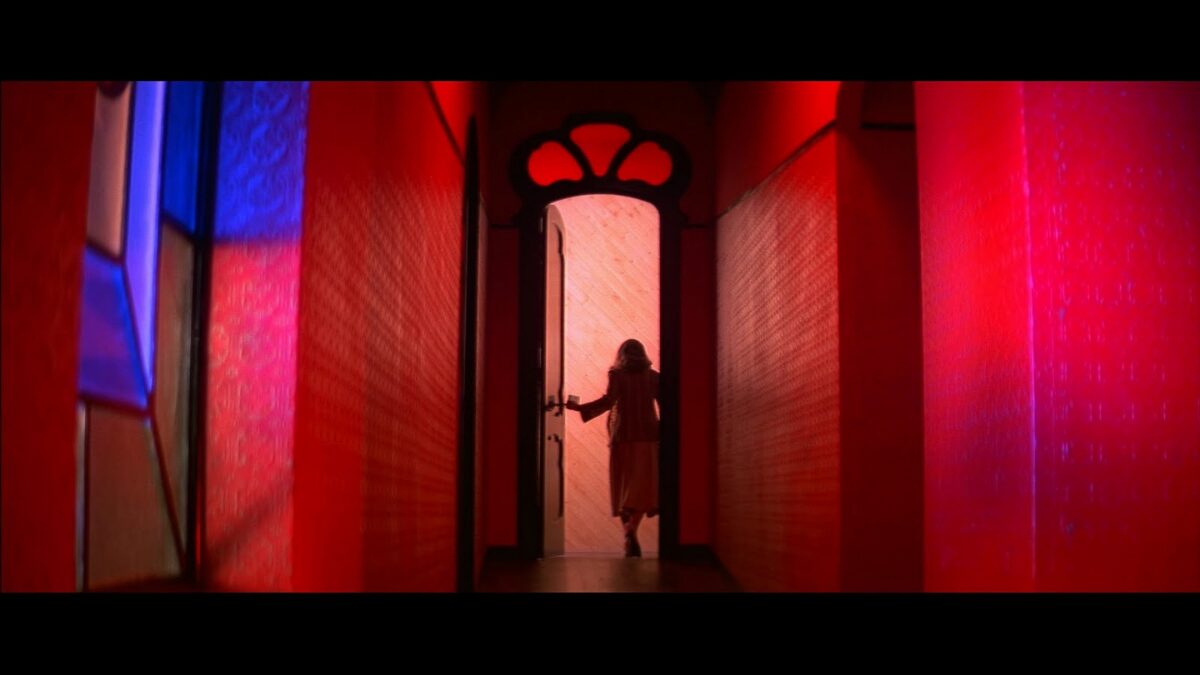 Suspiria, il remake – Asia Argento contro Luca Guadagnino: ‘incapace che brucerà all’inferno’