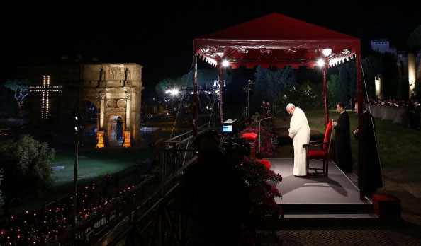 Stasera in tv, 25 marzo 2016: Via Crucis, Ciao Darwin 7 – La Resurrezione, L’Erba dei Vicini