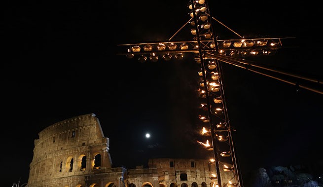 Pasqua 2016 in tv: Via Crucis in diretta su Rai 1 con Papa Francesco