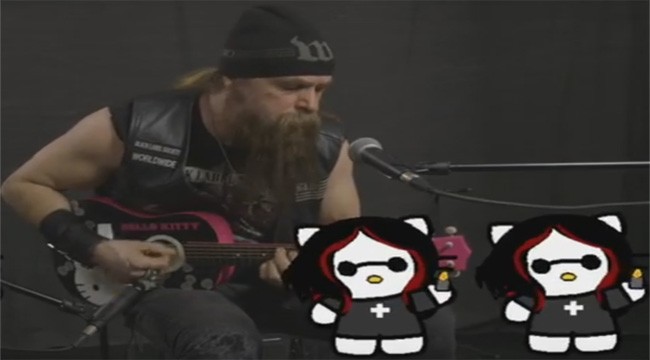 Zakk Wylde con mini-chitarra di Hello Kitty suona i Black Sabbath (video)