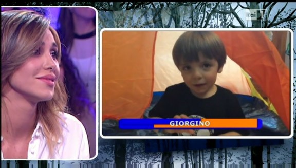 Domenica In: Paola Perego intervista Belen, ignora Stefano De Martino e riesuma Pequenos Gigantes