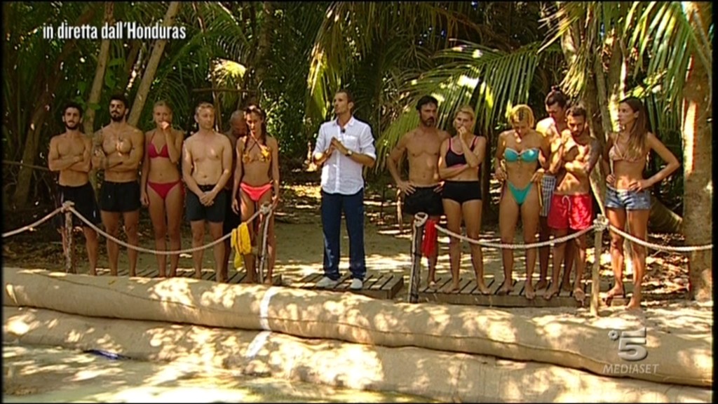 Isola dei Famosi 2016: Paola Caruso sen0 al vento