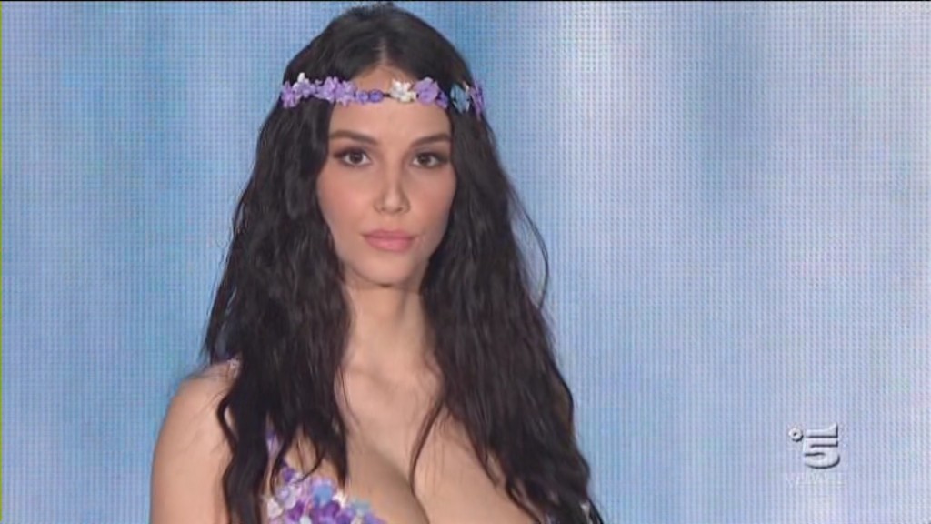 Ciao Darwin 7: Paola Di Benedetto Madre Natura