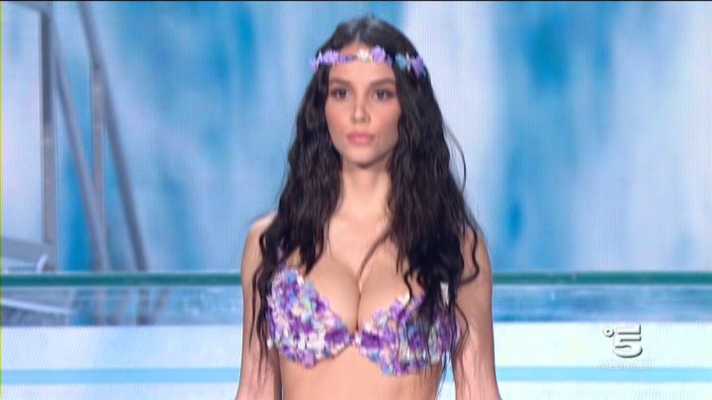 Ciao Darwin 2016: Paola Di Benedetto Madre Natura della sesta puntata (foto)