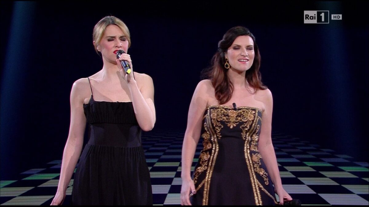 Laura & Paola fanno catenaccio con musica e ospiti, tra Elii annientati e stepchild adoption abortita