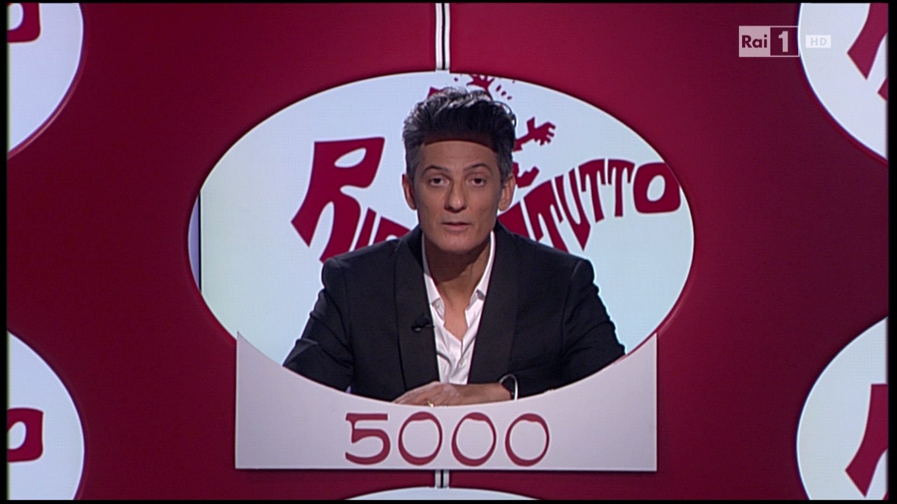 Fiorello a Rischiatutto: “In Rai è tutto cambiato, Mediaset vuole Renzi a La Ruota della Fortuna”