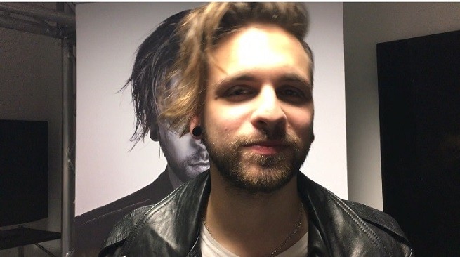 Alessio Bernabei a Blogo: “Sogno di diventare un cantautore. Fedez? Non ci siamo trovati”