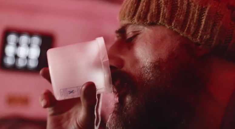 Approaching the Unknown: il trailer del film con Mark Strong